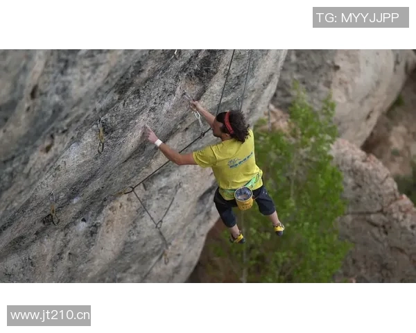 重庆攀岩队战术之争引发热议探讨攀岩竞技的未来发展方向 重庆攀岩队战术之争引发热议探讨攀岩竞技的未来发展方向
