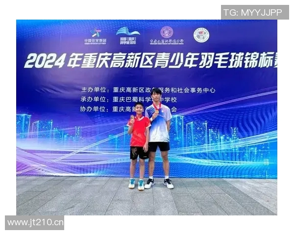 重庆羽毛球队团队协作引发热议球员间默契与竞争的微妙平衡 重庆羽毛球队团队协作引发热议球员间默契与竞争的微妙平衡