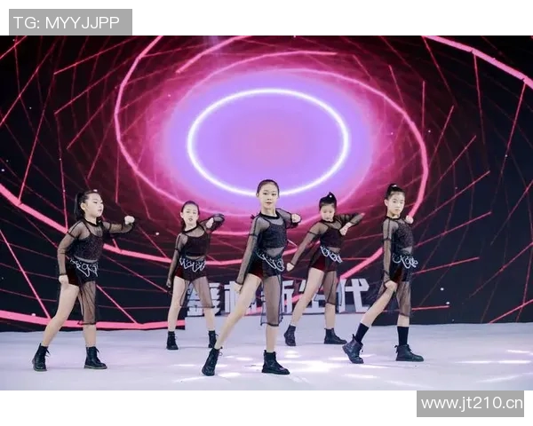 深圳街舞队以88分领跑世界街舞大赛积分榜展现强大实力与风采 深圳街舞队以88分领跑世界街舞大赛积分榜展现强大实力与风采